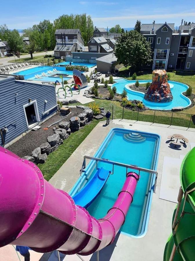 Condo Avec Parc Aquatique ! Beaupré Exterior foto